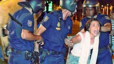  La polic�a espa�ola carg� contra los �indignados�