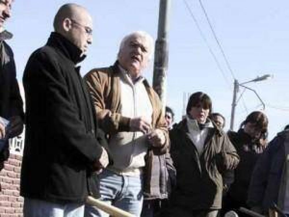 Lomas: m�s cooperativistas recibieron sus herramientas