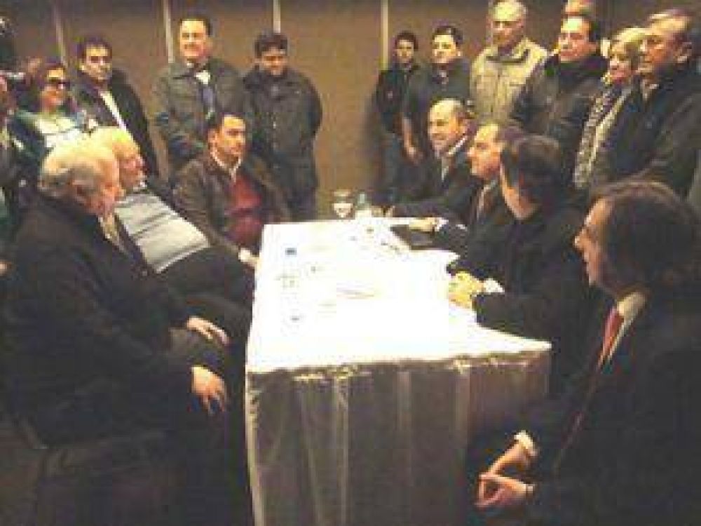 Marcharon los municipales ante la FAM y acordaron con Pereyra elevar los reclamos 