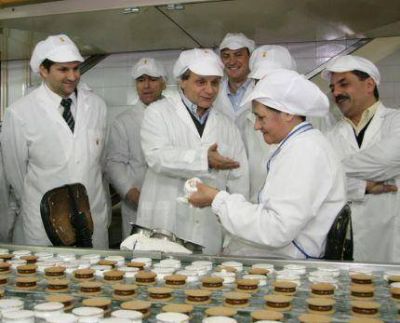 Gustavo Pulti visit� la empresa Havanna y se fue endulzado con los alfajores