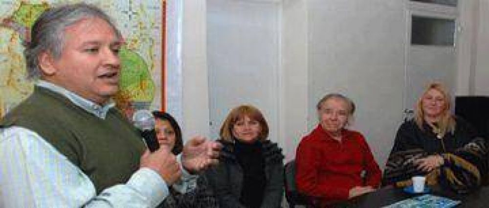El Frente con Todos apoya la candidatura de Carlos Menem 