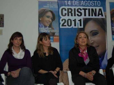 Alonso y Bersanelli se mostraron juntas en un acto