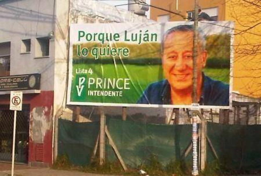 Para evitar vandalismo de campa�a, vigilan un cartel con c�maras de seguridad