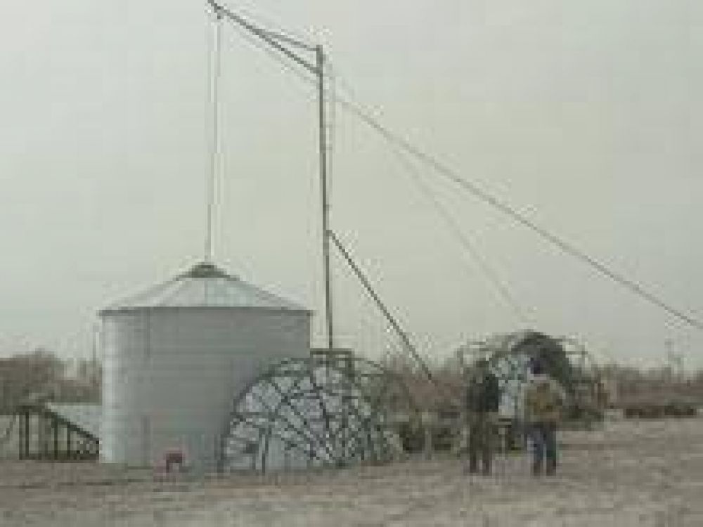 Naci�n instal� 15 silos para alimentar ganado afectado por cenizas