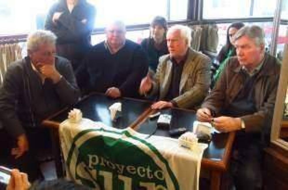 Pino Solanas visit� Vicente L�pez para apoyar a Quintabani