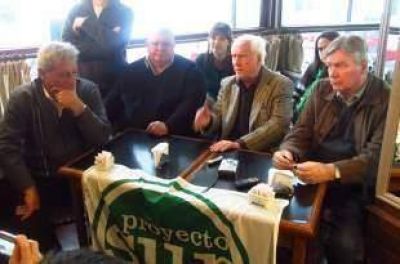Pino Solanas visit� Vicente L�pez para apoyar a Quintabani