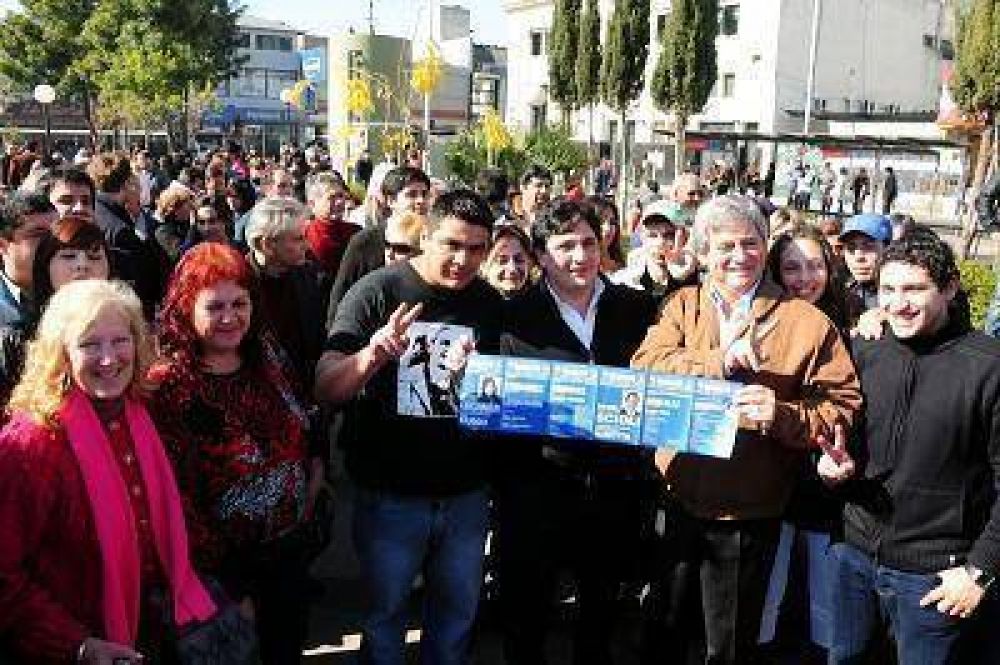 Gonz�lez recorri� Mor�n y vaticin� "un triunfo aplastante" de Cristina