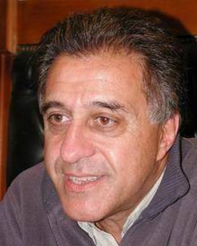 El candidato a diputado nacional por el Frente de Izquierda, N�stor Pitrola visit� ayer Campana