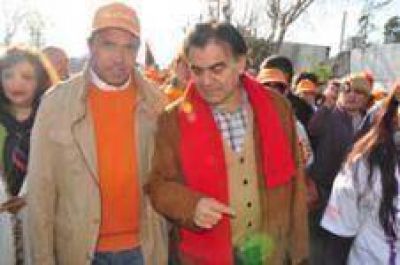 El gobernador Daniel Scioli visit� esta ma�ana la zona de Villa Luj�n 
