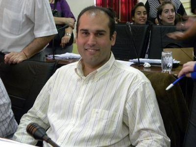 GRINDETTI MIDE CINCO PUNTOS, A DAR�O LE CONVIENE QUE PARTICIPE Y DIVIDA LOS VOTOS 