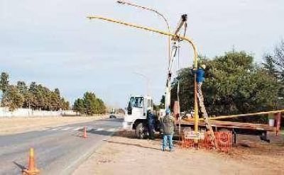 M�s sem�foros instala la Municipalidad en cruce de avenidas, ahora con pulsador para peatones
