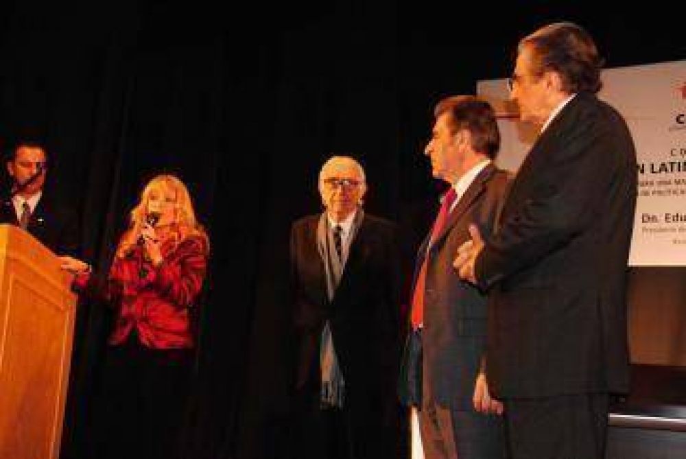 "SABER GOBERNAR ES RESOLVER URGENCIAS E IMAGINAR EL FUTURO� ASEGURO AYALA EN LA INAUGURACION DE LA FUNDACION CONSTRUIR