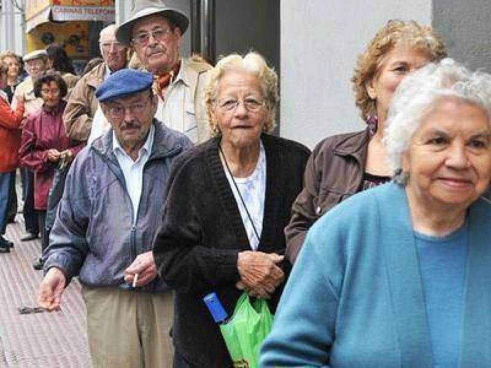 Jubilados respaldan extensi�n del 82% m�vil