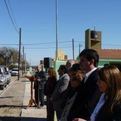 El Gobernador entreg� viviendas en Saujil y dijo que las construy� con �fondos propios�