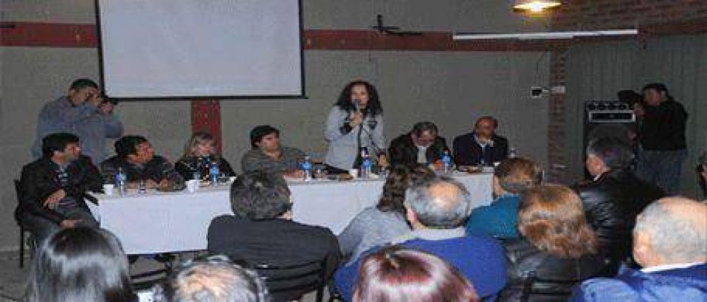 Nutrida reuni�n de los precandidatos del FVR con dirigentes de Ulapes