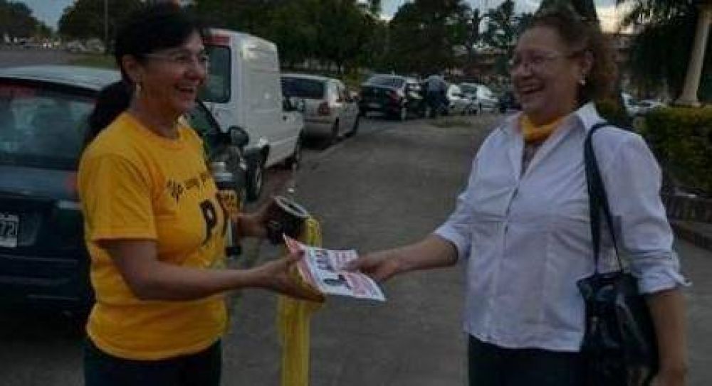 Cotill�n electoral en la Costanera, una fiesta anticipada de la democracia correntina