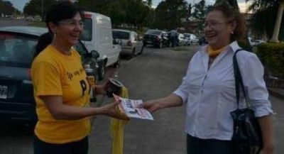 Cotill�n electoral en la Costanera, una fiesta anticipada de la democracia correntina