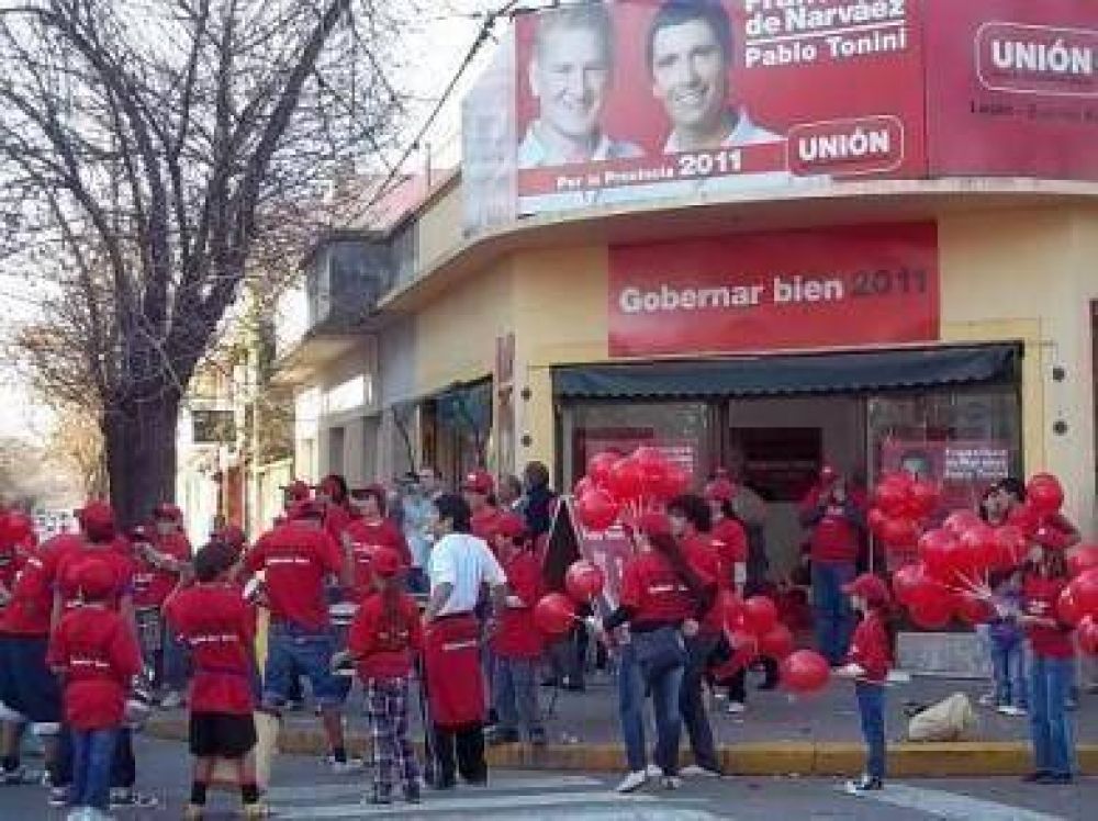 Tonini pas� un s�bado a pura batucada, mateada y propuestas 