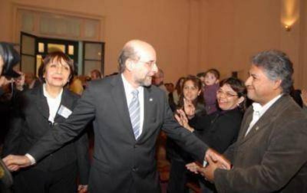 Fama continuar� por otro ciclo al frente del rectorado
