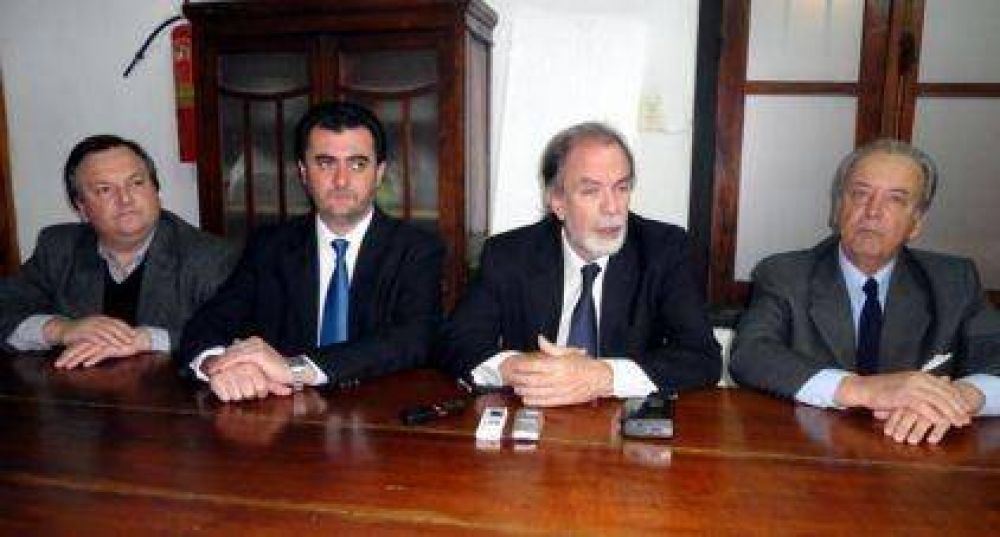 Gonz�lez Fraga: "No hay modelo, hay una serie de improvisaciones"