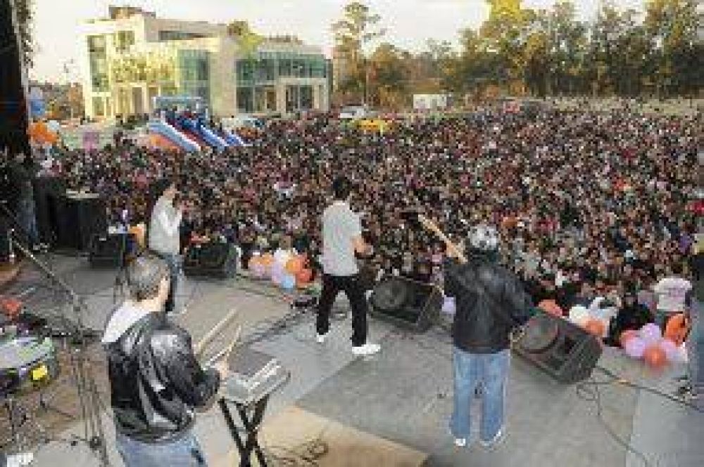M�s de 30 mil personas festejaron el d�a del Ni�o