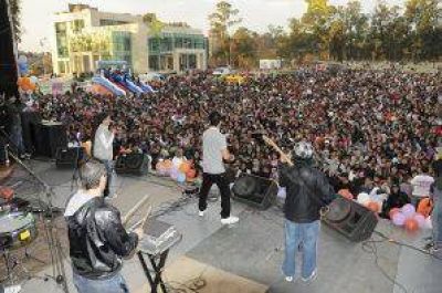 M�s de 30 mil personas festejaron el d�a del Ni�o