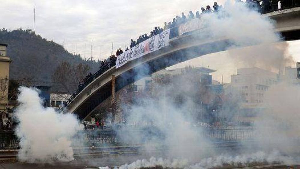 Un nuevo balance cifra en m�s de 800 los detenidos durante la protesta estudiantil en Chile