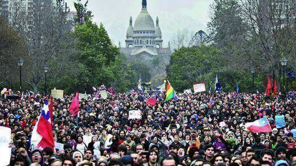 Masiva marcha de estudiantes en Chile luego de la represi�n