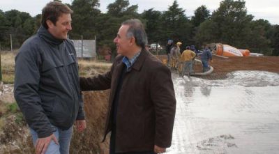 Juan Mar�a Vi�ales :�La obra de agua en Villa Ventana tendr� capacidad para proveer a 20 mil habitantes�