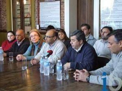 MARIA TERESA FLORES ESTUVO EN BALCARCE Y APOYO A REINO 