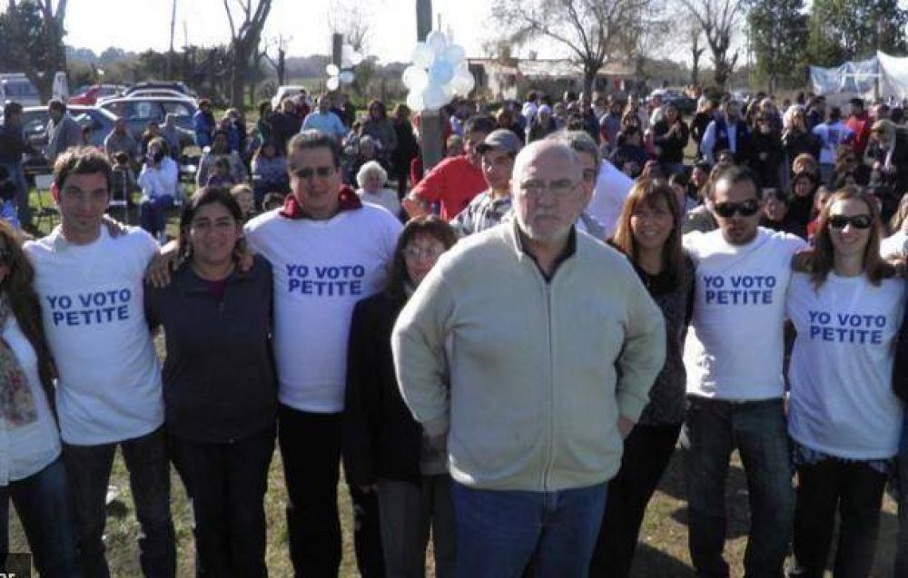 Una intensa actividad proselitista del sector que respalda a Domingo �Petite� Francese