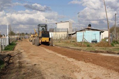 ESCOBAR - OPERATIVO DE ACONDICIONAMIENTO GENERAL EN EL BARRIO OBEJERO URQUIZA Y ZONAS ALEDA�AS