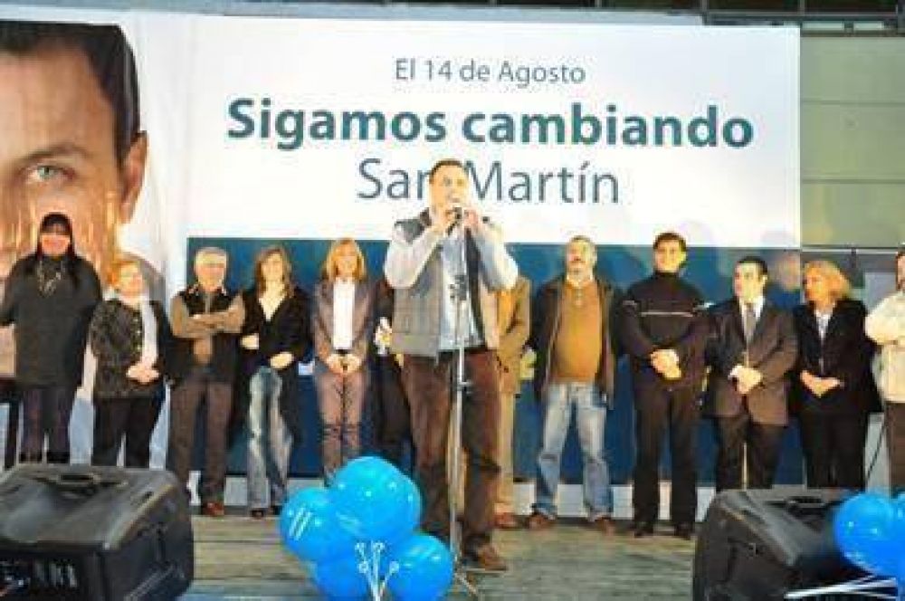 Daniel Ivoskus en un encuentro con seiscientos vecinos de San Mart�n