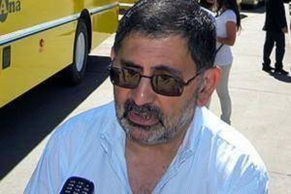 Jorge destac� la entrega de 12 mil formularios y defendi� a su Secretario de Gobierno