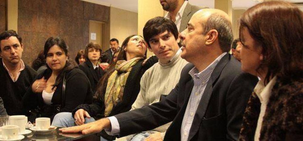 Los duhaldistas Canteros y Susi Gonz�lez intensifican la campa�a de cara al domingo