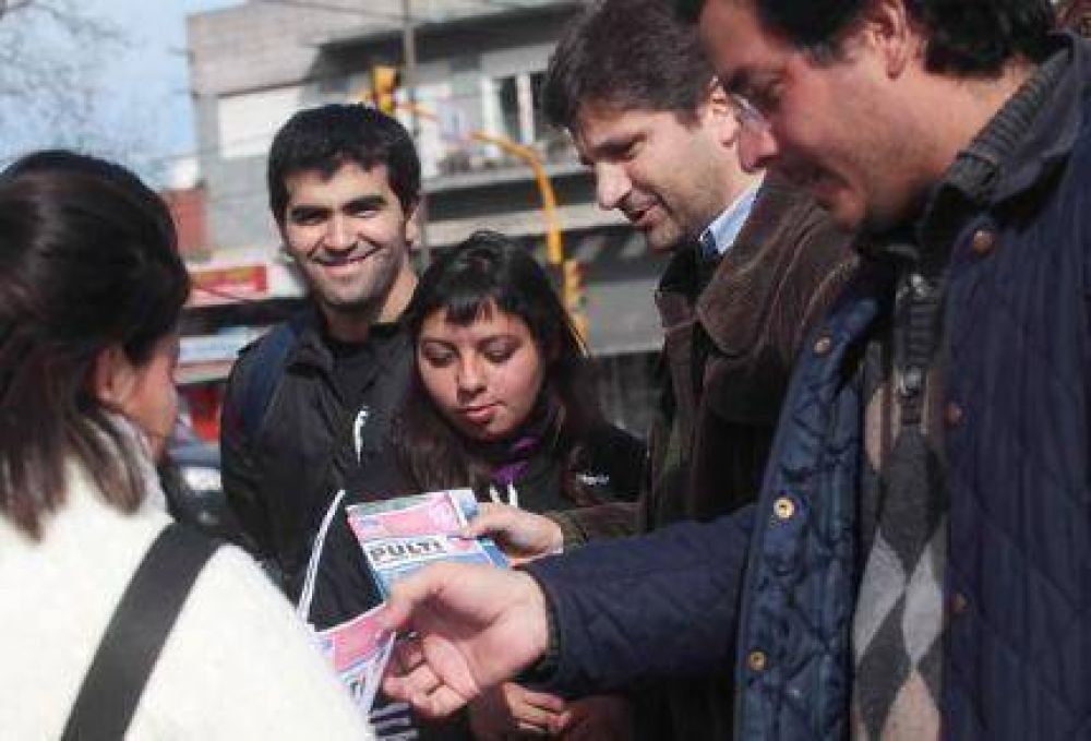 Acci�n Marplatense, casa por casa, con vecinos de El Progreso y Fortunato de la Plaza