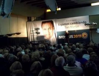SAN MART�N - DANIEL IVOSKUS ENCABEZ� UN ENCUENTRO JUNTO A CERCA DE MIL ABUELOS EN EL CLUB SAN ANDR�S