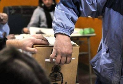 13 candidatos y 18 listas