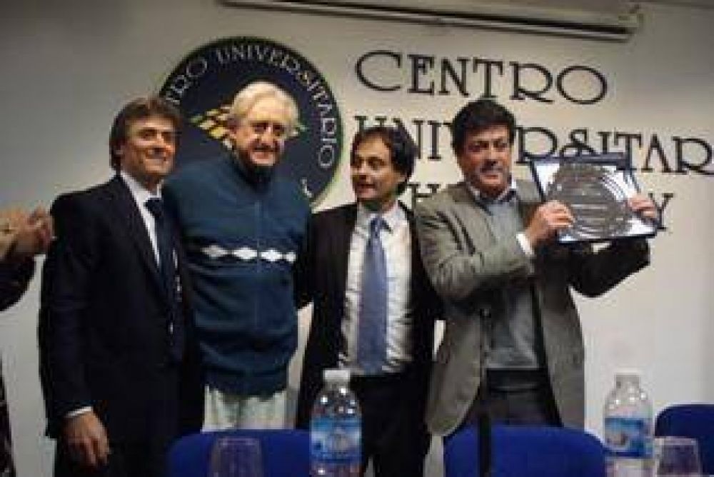 �Cuatro a�os m�s de este proyecto nos alejan de la foto tr�gica del 2001� 
