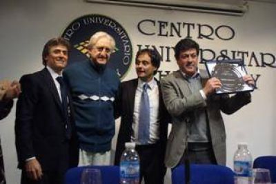 �Cuatro a�os m�s de este proyecto nos alejan de la foto tr�gica del 2001� 
