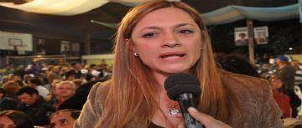 Teresita Madera:"Tenemos un compromiso con un proyecto pol�tico que abarca a todos los riojanos"