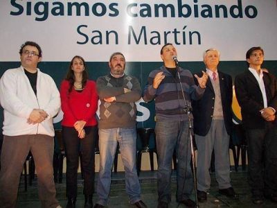 Ante una multitud Daniel Ivoskus cerr� su campa�a en San Mart�n