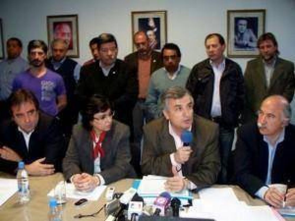 UCR y Lyder presentaron propuestas para solucionar la problem�tica de tierra y vivienda en Jujuy