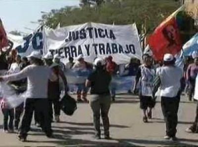 Organizaciones sociales realizaron marcha en Ledesma en reclamo de justicia y viviendas