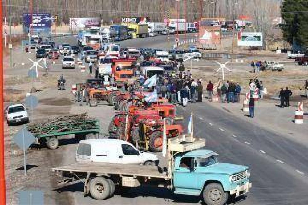 Productores ya cortan rutas y prometen m�s acci�n