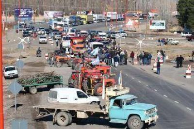 Productores ya cortan rutas y prometen m�s acci�n