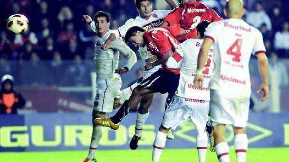 Independiente luch� y dio el primer paso con una victoria