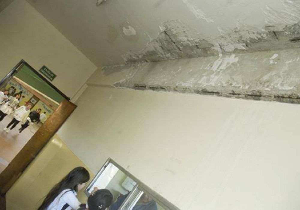 Ordenan a Educaci�n el arreglo de dos escuelas