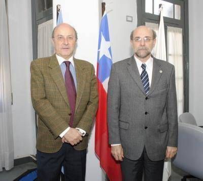 El Rector recibi� al C�nsul de Chile