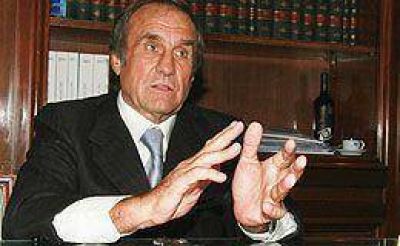 En el entorno de Reutemann aseguran que no definir� una posici�n frente a Kirchner